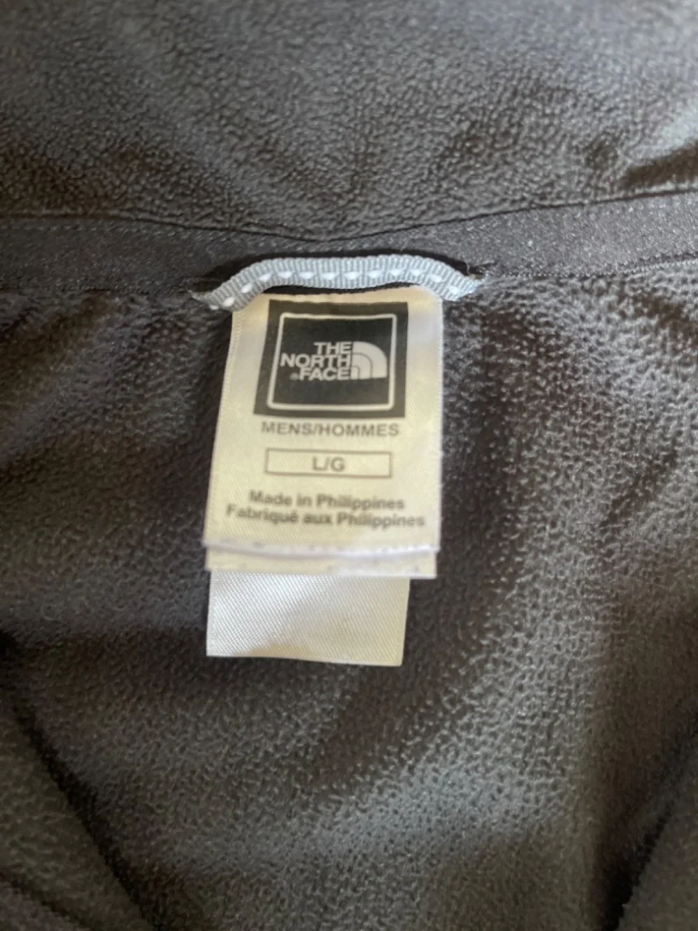 The North Face Men’s Black on Black Fleece Performance 1/4 zip Size Large